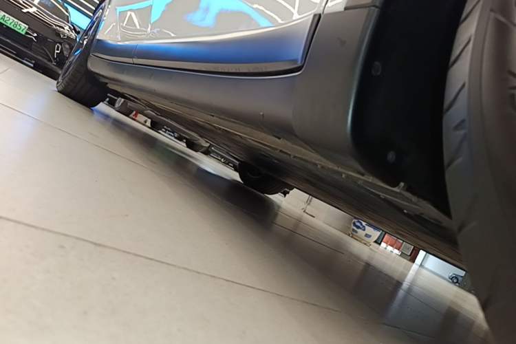 Used ONVO L60 2024 60 kWh Rear-Drive Version Right Side Sill