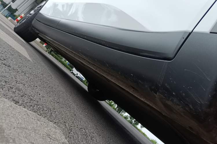 Used ONVO L60 2024 60 kWh Rear-Drive Version Right Side Sill