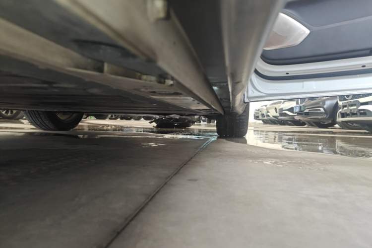 Used ONVO L60 2024 60 kWh Rear-Drive Version Right Side Sill