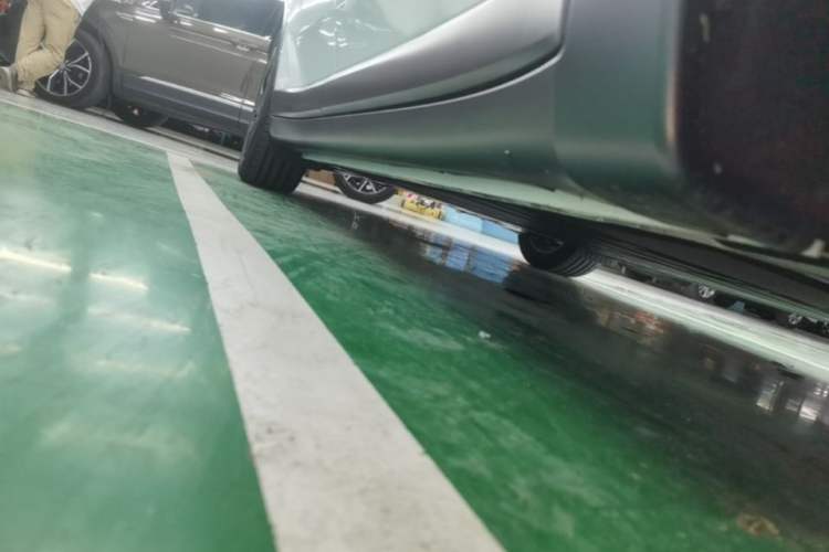 Used ONVO L60 2024 60 kWh Rear-Drive Version Right Side Sill