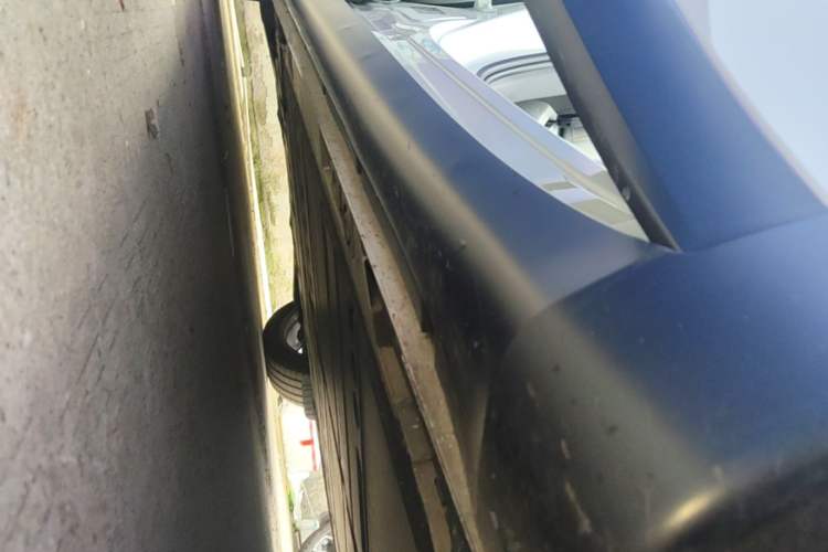 Used ONVO L60 2024 60 kWh Rear-Drive Version Right Side Sill