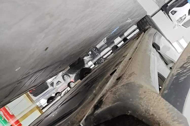 Used ONVO L60 2024 60 kWh All-Wheel Drive Right Side Sill