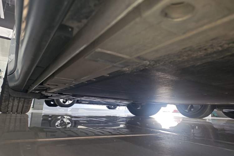 Used ONVO L60 2024 60 kWh Rear-Drive Version Right Side Sill