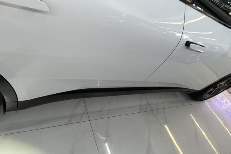 Used ONVO L60 2024 60 kWh Rear-Drive Version Right Side Sill
