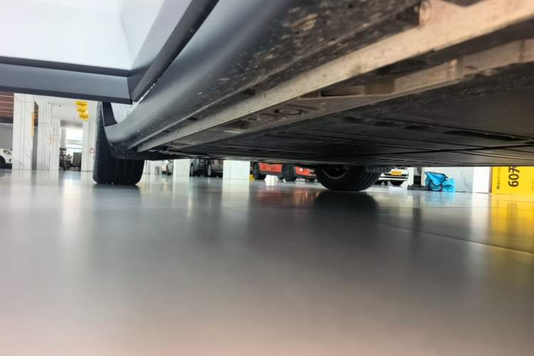 Used ONVO L60 2024 60 kWh All-Wheel Drive Right Side Sill