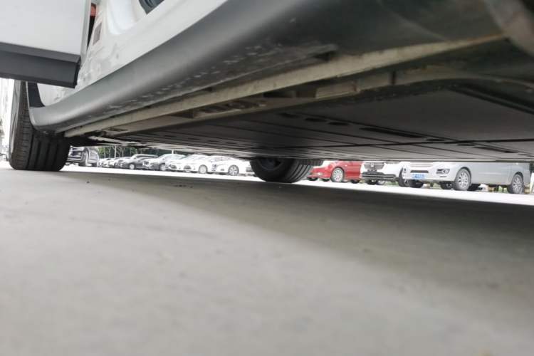 Used ONVO L60 2024 60 kWh Rear-Drive Version Right Side Sill