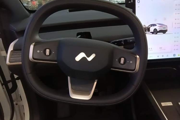 Used ONVO L60 2024 60 kWh All-Wheel Drive Steering Wheel