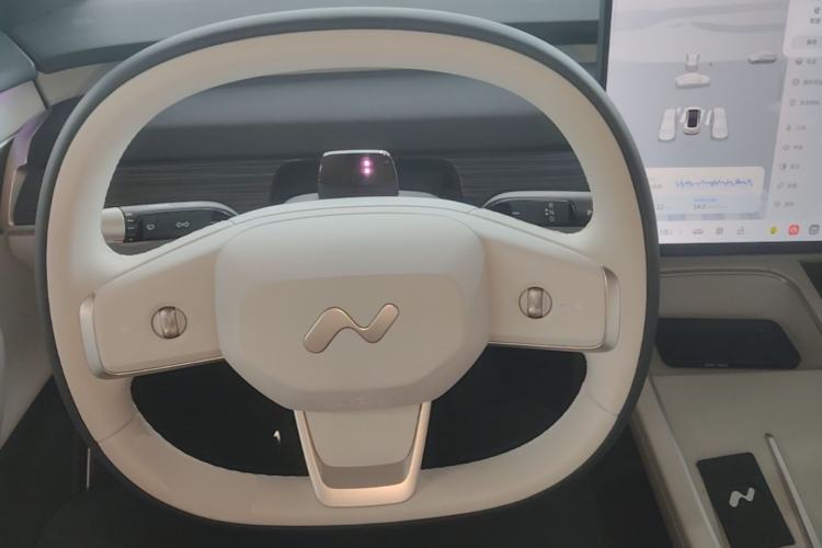 Used ONVO L60 2024 85 kWh Rear-Drive Version Steering Wheel