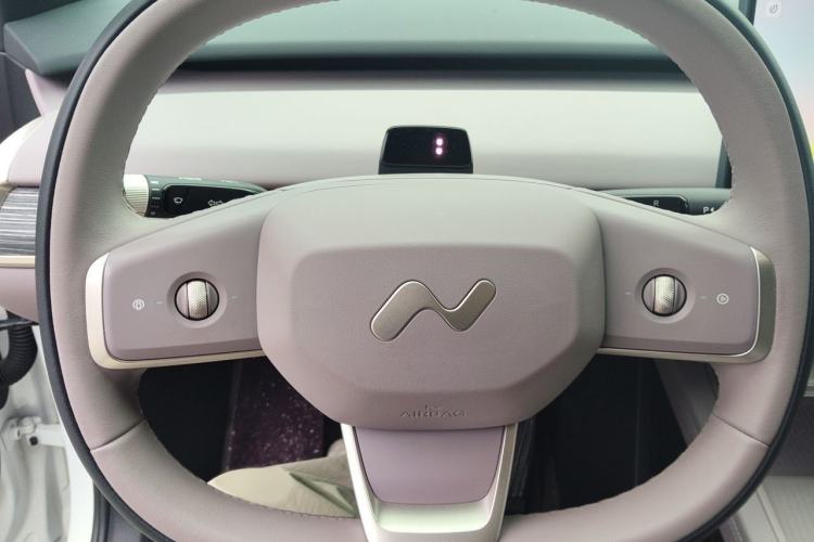Used ONVO L60 2024 60 kWh All-Wheel Drive Steering Wheel