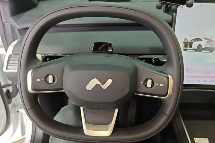 Used ONVO L60 2024 60 kWh All-Wheel Drive Steering Wheel