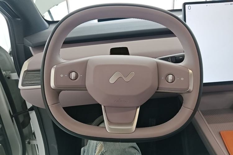 Used ONVO L60 2024 60 kWh All-Wheel Drive Steering Wheel
