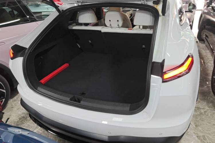 Used ONVO L60 2024 60 kWh Rear-Drive Version Trunk