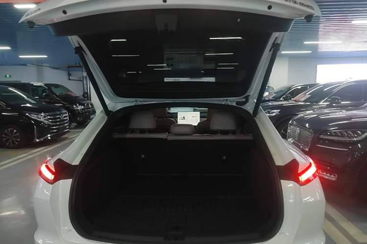Used ONVO L60 2024 60 kWh Rear-Drive Version Trunk