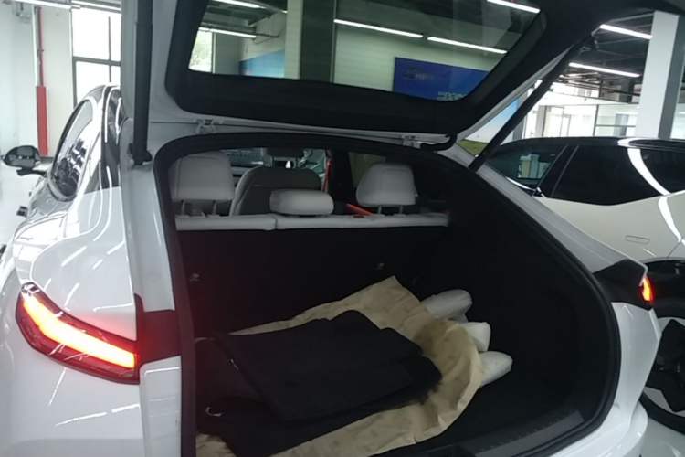 Used ONVO L60 2024 60 kWh Rear-Drive Version Trunk