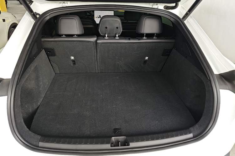 Used ONVO L60 2024 60 kWh All-Wheel Drive Trunk
