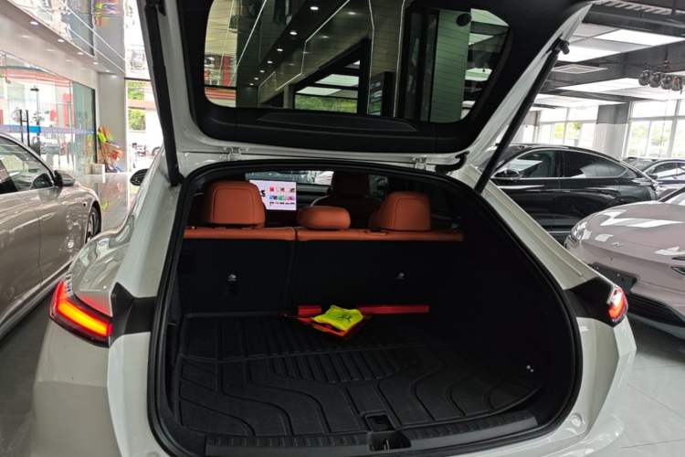 Used ONVO L60 2024 60 kWh Rear-Drive Version Trunk