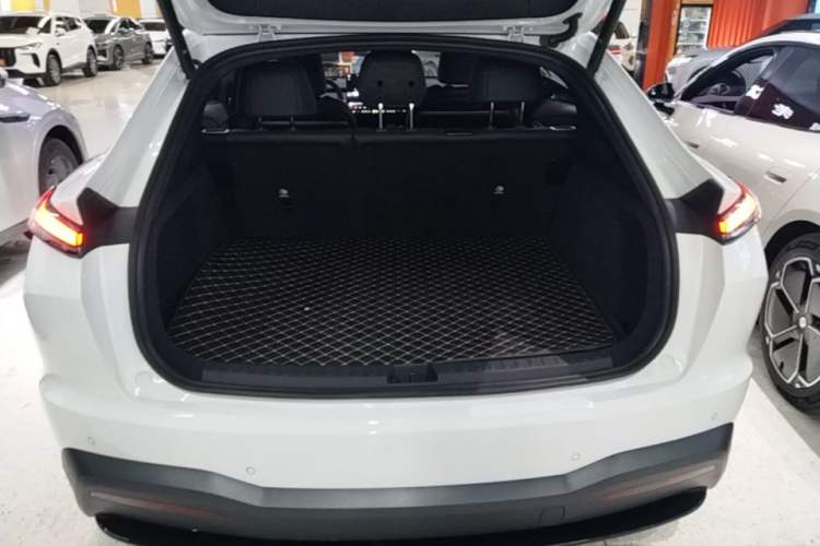 Used ONVO L60 2024 60 kWh Rear-Drive Version Trunk