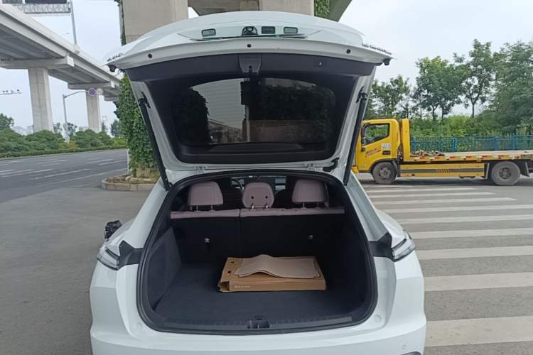 Used ONVO L60 2024 60 kWh Rear-Drive Version Trunk