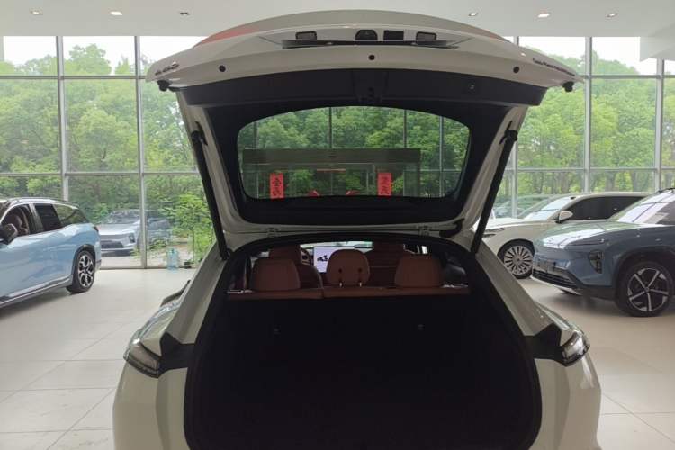 Used ONVO L60 2024 60 kWh Rear-Drive Version Trunk