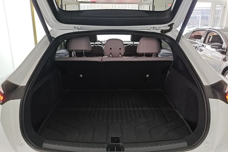 Used ONVO L60 2024 60 kWh All-Wheel Drive Trunk