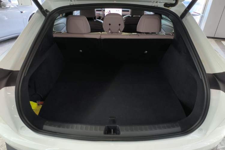 Used ONVO L60 2024 60 kWh Rear-Drive Version Trunk