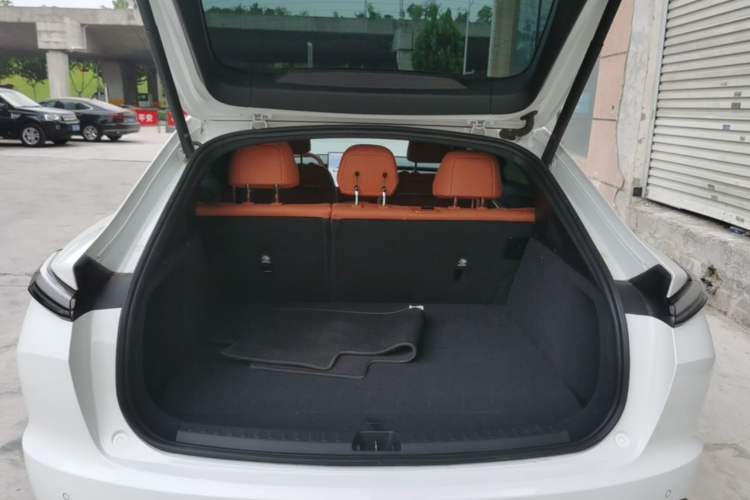 Used ONVO L60 2024 60 kWh Rear-Drive Version Trunk