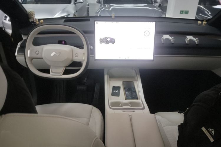 Used ONVO L60 2024 60 kWh Rear-Drive Version Center Console