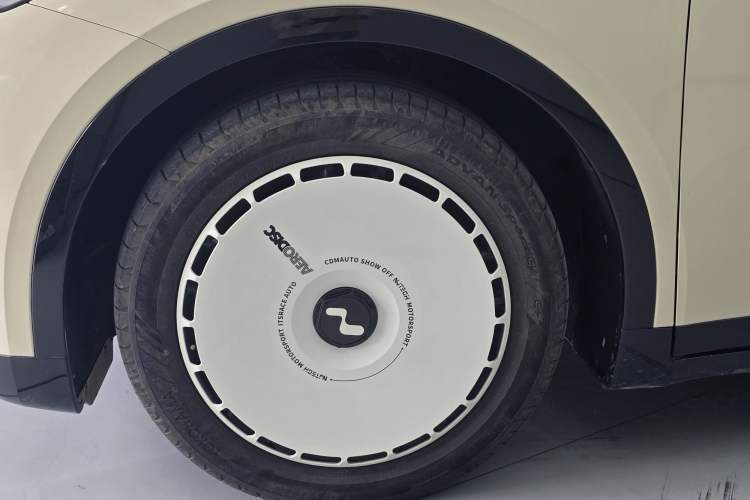 Used ONVO L60 2024 60 kWh Rear-Drive Version Exterior 9