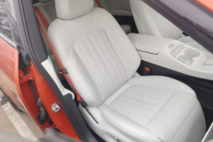 Used ONVO L60 2024 60 kWh Rear-Drive Version Right Front Seat