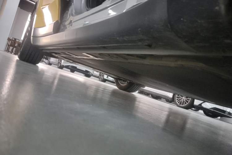 Used ONVO L60 2024 60 kWh Rear-Drive Version Right Side Sill