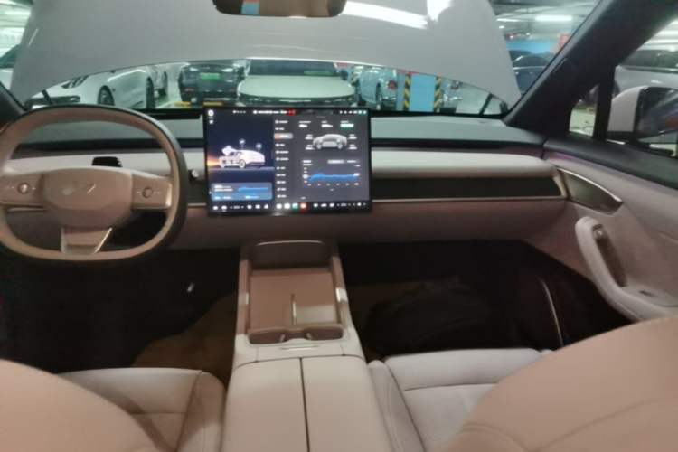 Used ONVO L60 2025 Model—60 kWh Rear-Wheel-Drive Version Audio And AC Panel