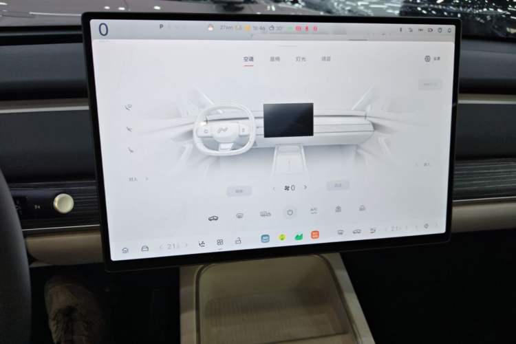 Used ONVO L60 2025 Model—60 kWh All-Wheel-Drive Version Audio And AC Panel