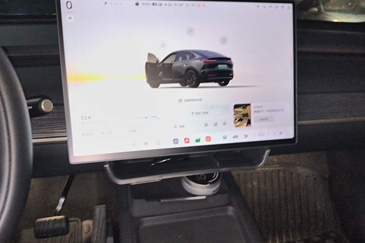 Used ONVO L60 2025 Model—60 kWh Rear-Wheel-Drive Version Audio And AC Panel