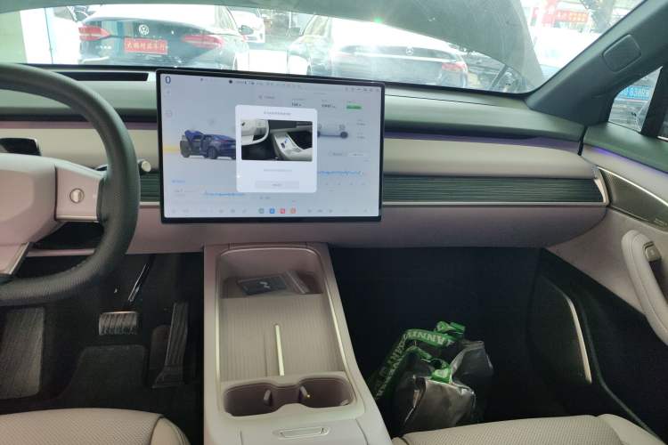 Used ONVO L60 2025 Model—60 kWh Rear-Wheel-Drive Version Audio And AC Panel
