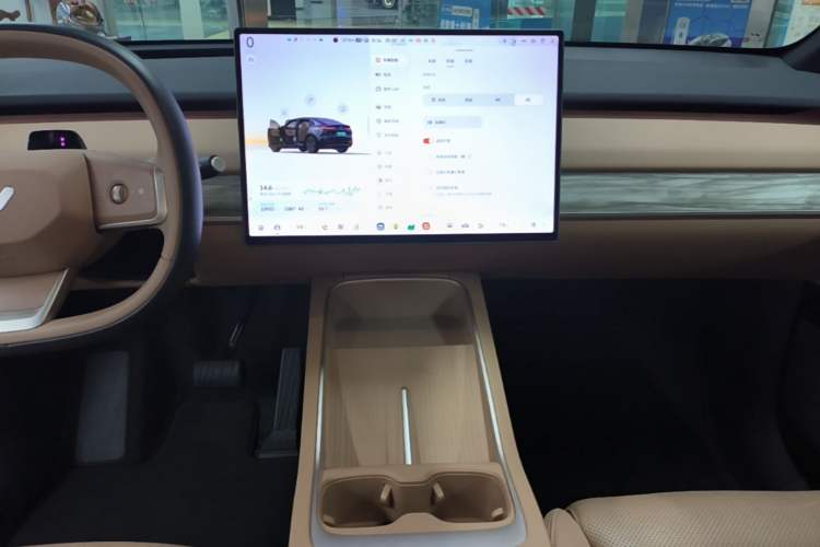Used ONVO L60 2025 Model—60 kWh All-Wheel-Drive Version Audio And AC Panel