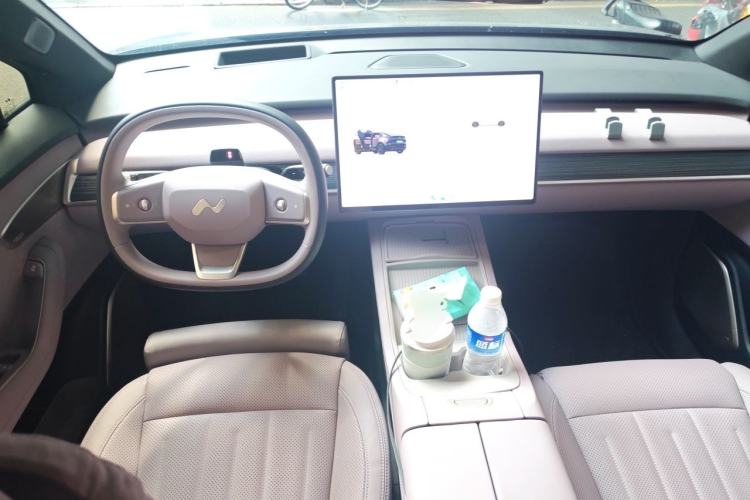 Used ONVO L60 2025 Model—60 kWh Rear-Wheel-Drive Version Center Console