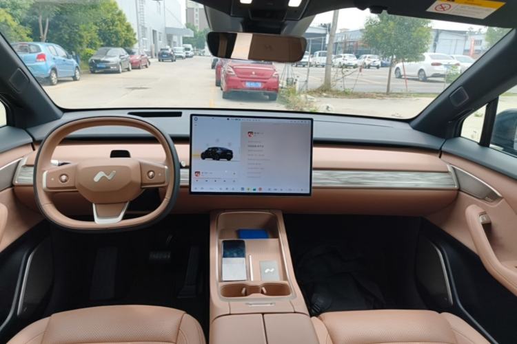 Used ONVO L60 2025 Model—60 kWh All-Wheel-Drive Version Center Console
