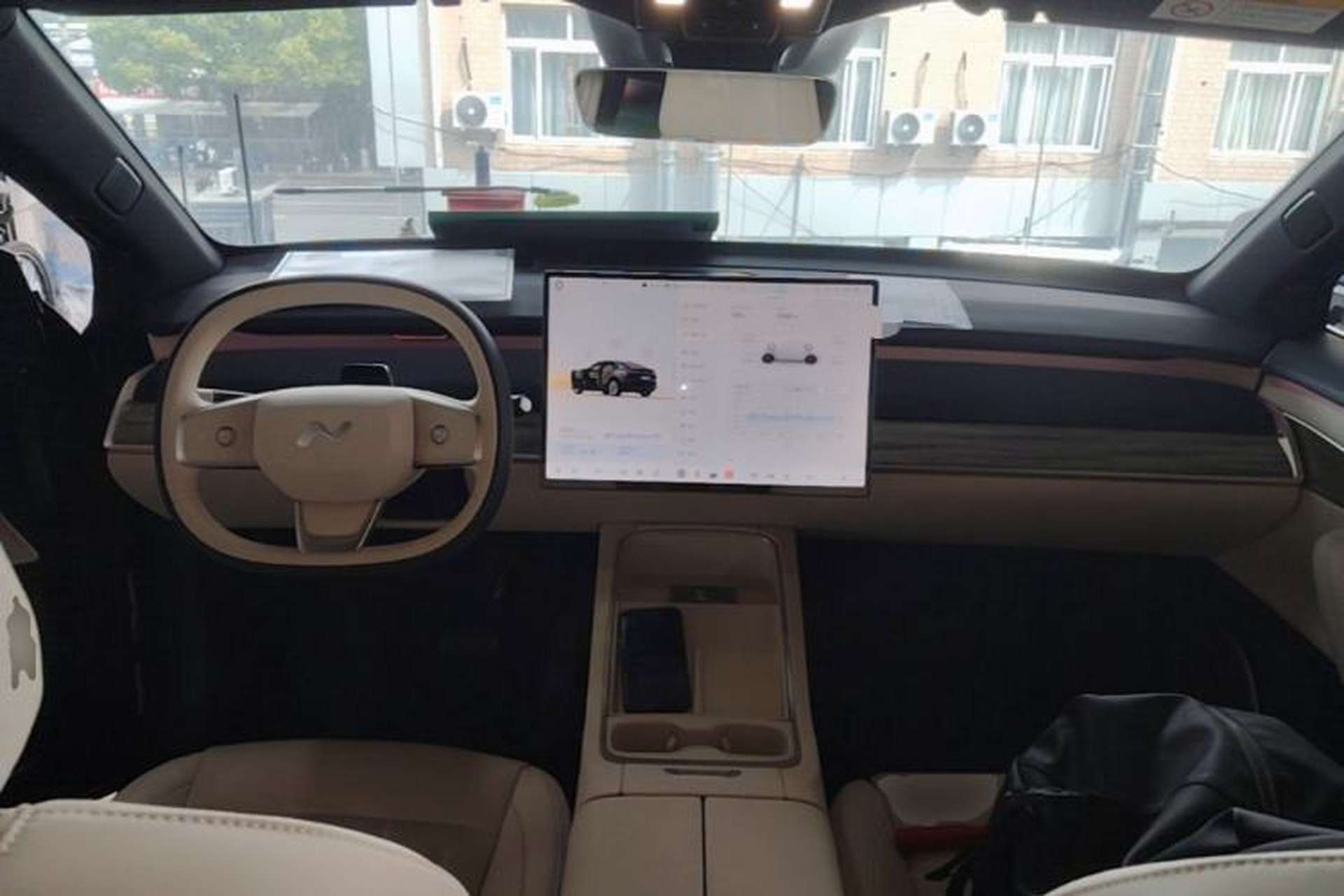 Used ONVO L60 2025 Model—85 kWh Rear-Wheel-Drive Version Center Console