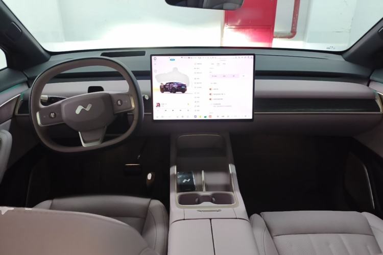 Used ONVO L60 2025 Model—60 kWh Rear-Wheel-Drive Version Center Console