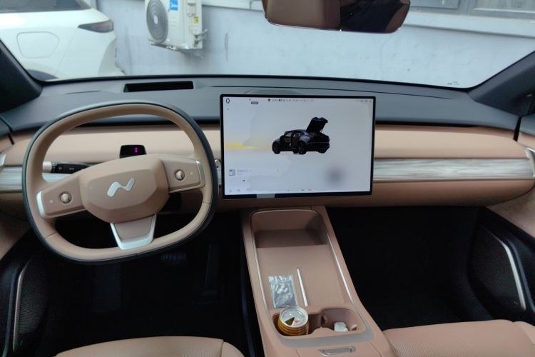 Used ONVO L60 2025 Model—60 kWh All-Wheel-Drive Version Center Console