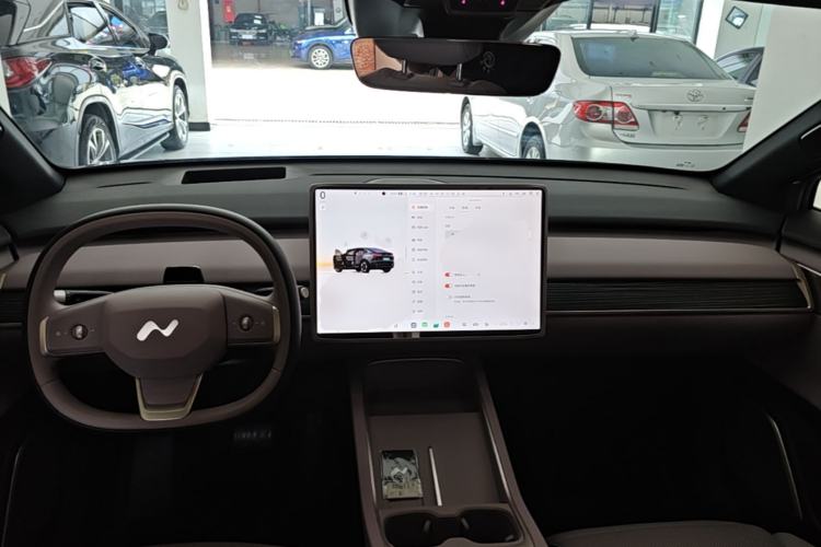 Used ONVO L60 2025 Model—60 kWh Rear-Wheel-Drive Version Center Console