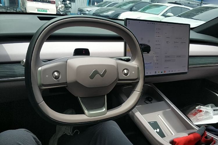 Used ONVO L60 2025 Model—60 kWh Rear-Wheel-Drive Version Center Console