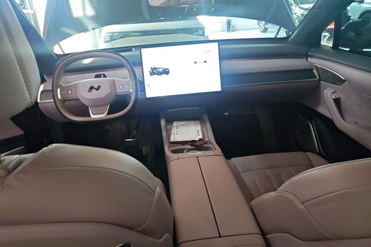 Used ONVO L60 2025 Model—60 kWh Rear-Wheel-Drive Version Center Console