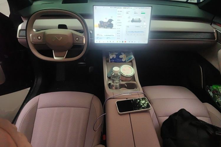Used ONVO L60 2025 Model—60 kWh Rear-Wheel-Drive Version Center Console