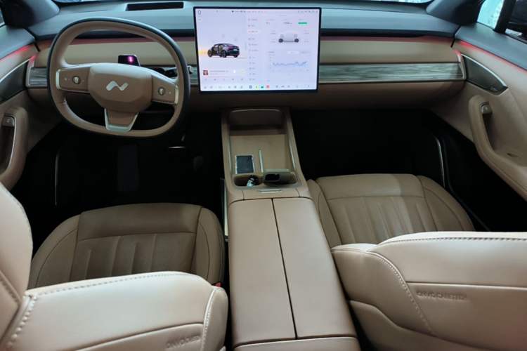 Used ONVO L60 2025 Model—60 kWh All-Wheel-Drive Version Center Console