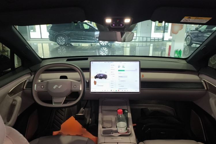 Used ONVO L60 2025 Model—85 kWh Rear-Wheel-Drive Version Center Console