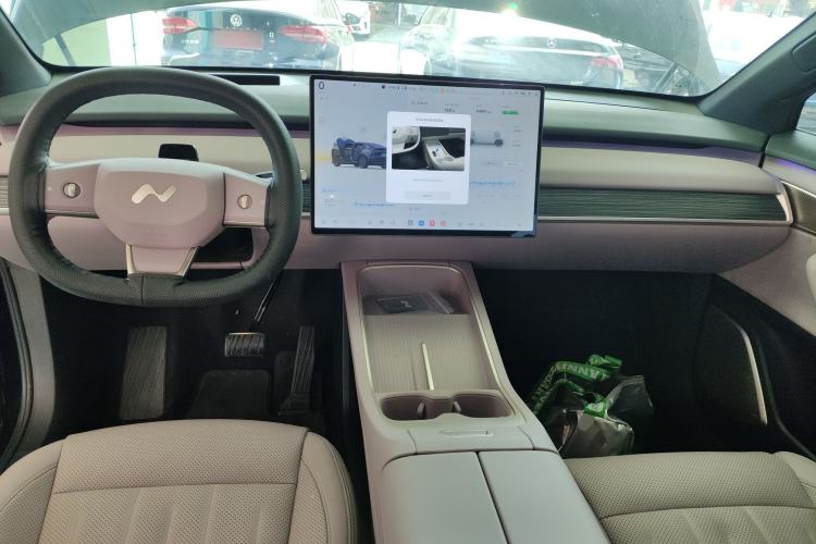 Used ONVO L60 2025 Model—60 kWh Rear-Wheel-Drive Version Center Console