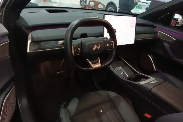 Used ONVO L60 2025 Model—60 kWh Rear-Wheel-Drive Version Center Console