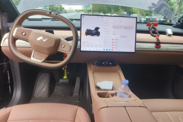 Used ONVO L60 2025 Model—60 kWh Rear-Wheel-Drive Version Center Console