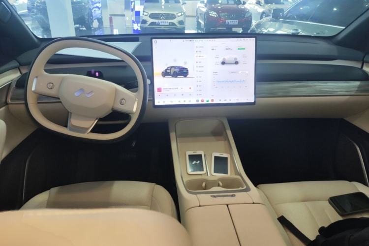 Used ONVO L60 2025 Model—60 kWh All-Wheel-Drive Version Center Console